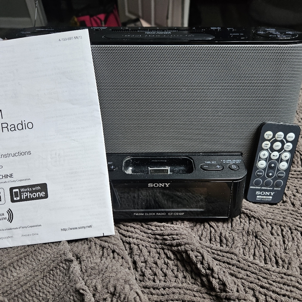 SONY FM/AM Clock Radio Dream Machine ICF-CS10iP fully functional w/ dock station